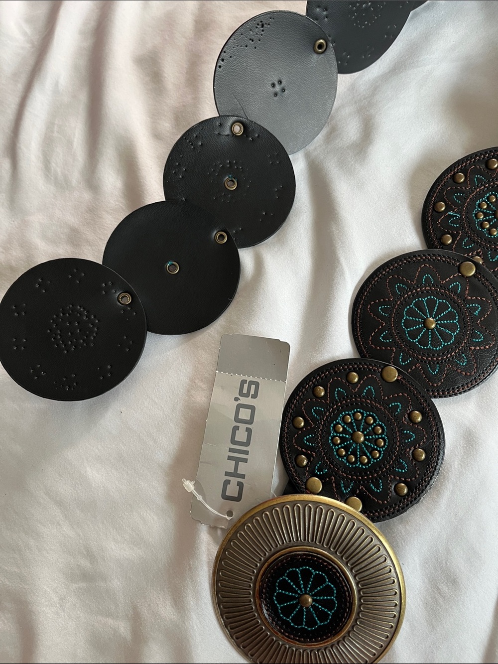 Chico’s VTG  NWT Mesa slouch belt black teal leather conchos brass round buckle - Picture 8 of 11